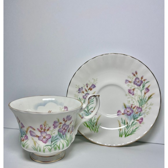 Royal Albert Flower of the Month Teacup in lady’s smock - Picture 2 of 10